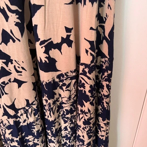 Soft Surroundings petite women’s V-neck 3/4 sleeve dress.Tan and navy fl… - Picture 4 of 5